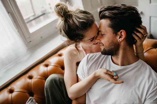 Tên Hương là người nhạy cảm trong tình yêu Tên Hương là người nhạy cảm trong tình yêu